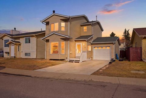 Photo of 172 Castlebrook Road NE, Calgary, AB T3J 1P1 (MLS # A2301129)