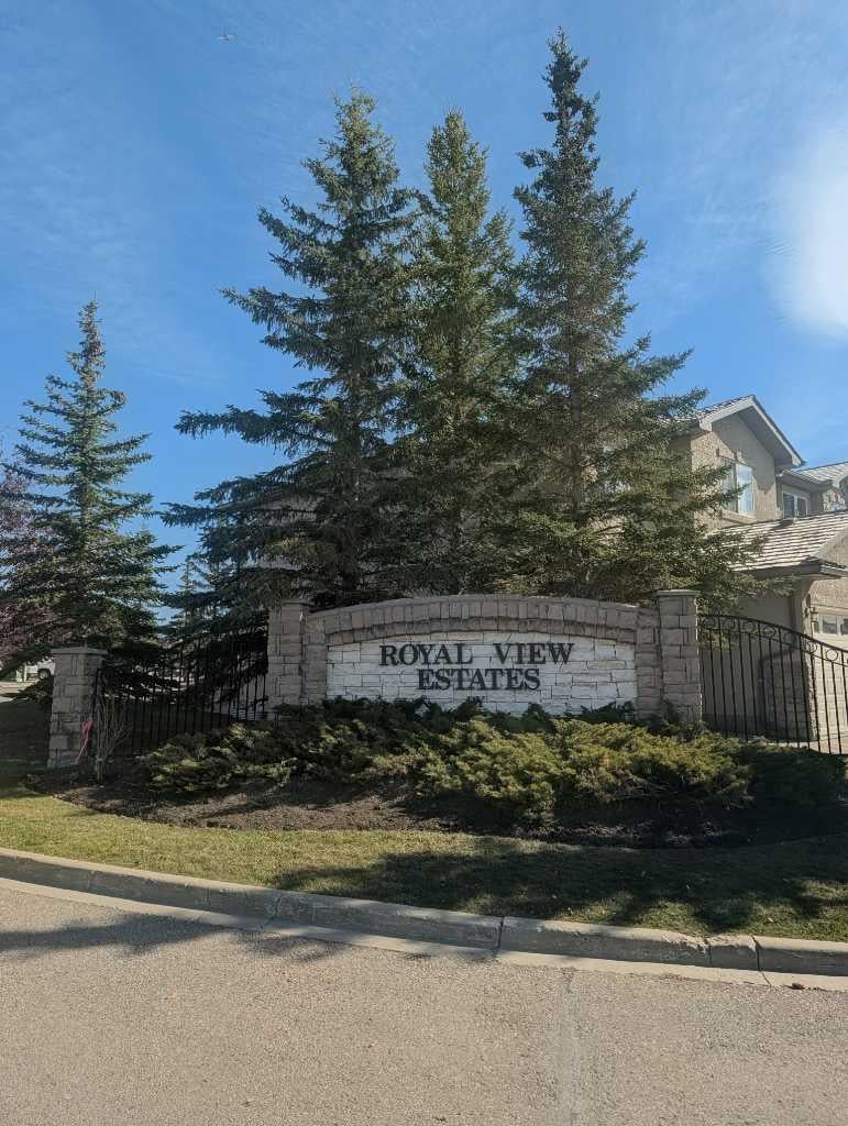 Photo of 11 Royal Crest Court NW, Calgary, AB T3G 5W3 (MLS # A2350656)