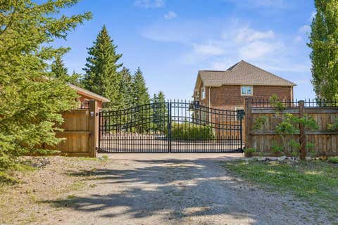 Photo of 225 Huggard Road, Rural Rocky View County, AB T3Z 2C2 (MLS # A2330007)