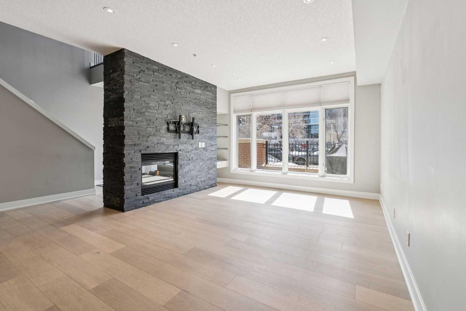 660 Eau Claire Avenue SW 103