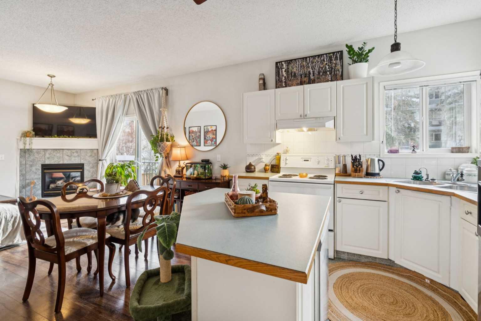 622 56 Avenue SW 102