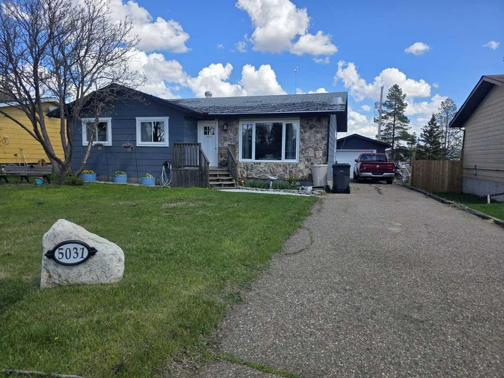 Photo of 5031 51 Street, Islay, AB T0B 2J0 (MLS # A2314134)