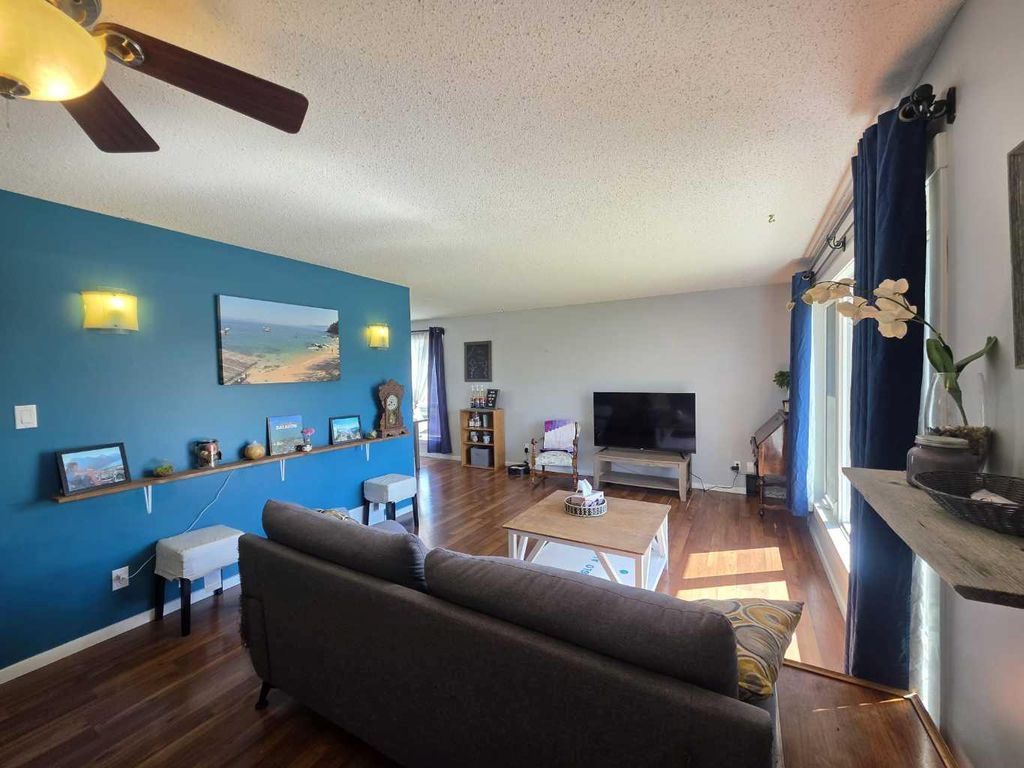 Photo of 5031 51 Street, Islay, AB T0B 2J0 (MLS # A2314134)