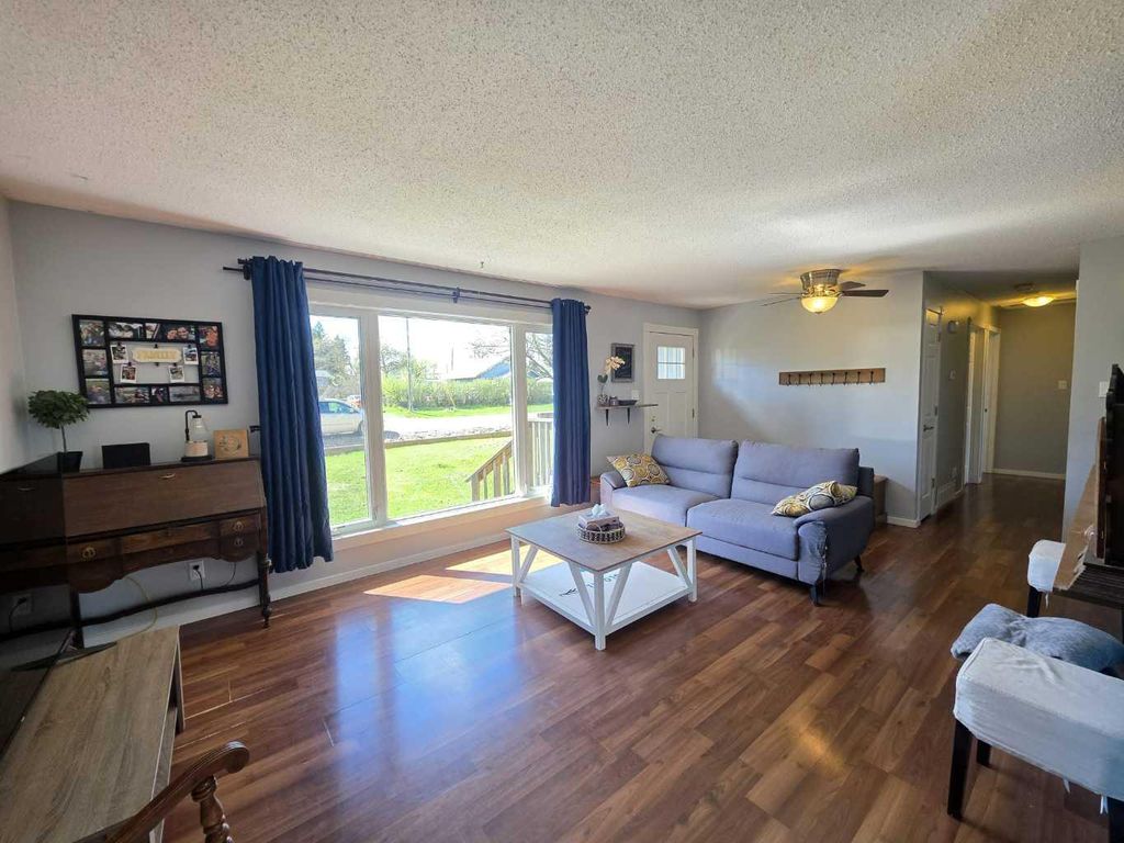 Photo of 5031 51 Street, Islay, AB T0B 2J0 (MLS # A2314134)