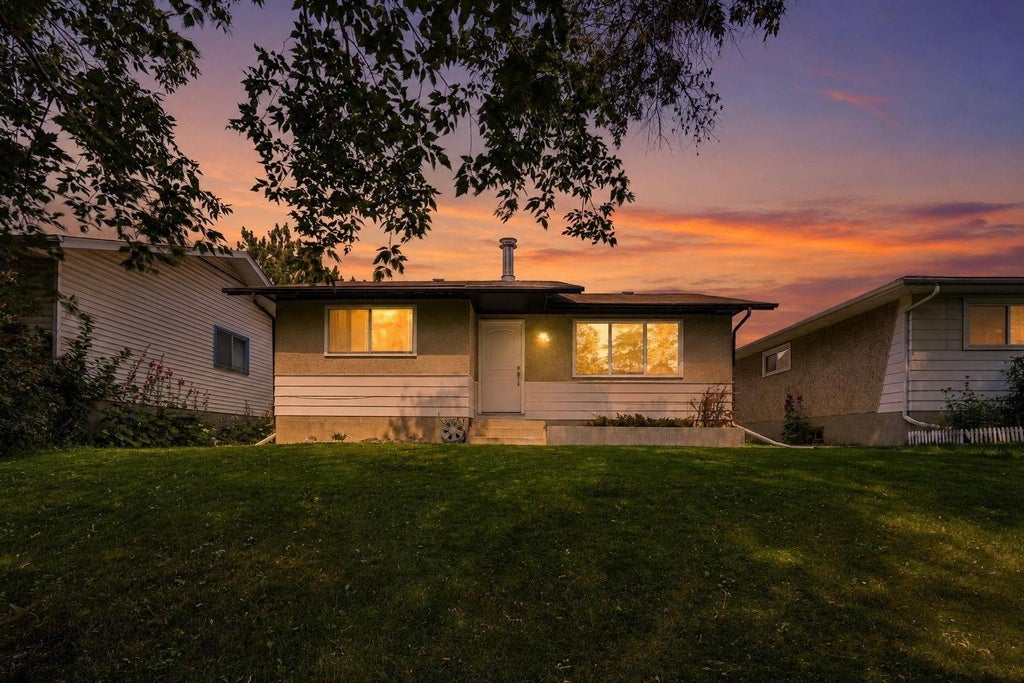 Photo of 3257 32A Avenue SE, Calgary, AB T2B 0J6 (MLS # A2331061)