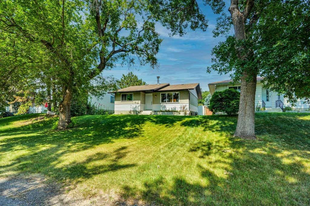 Photo of 3257 32A Avenue SE, Calgary, AB T2B 0J6 (MLS # A2331061)