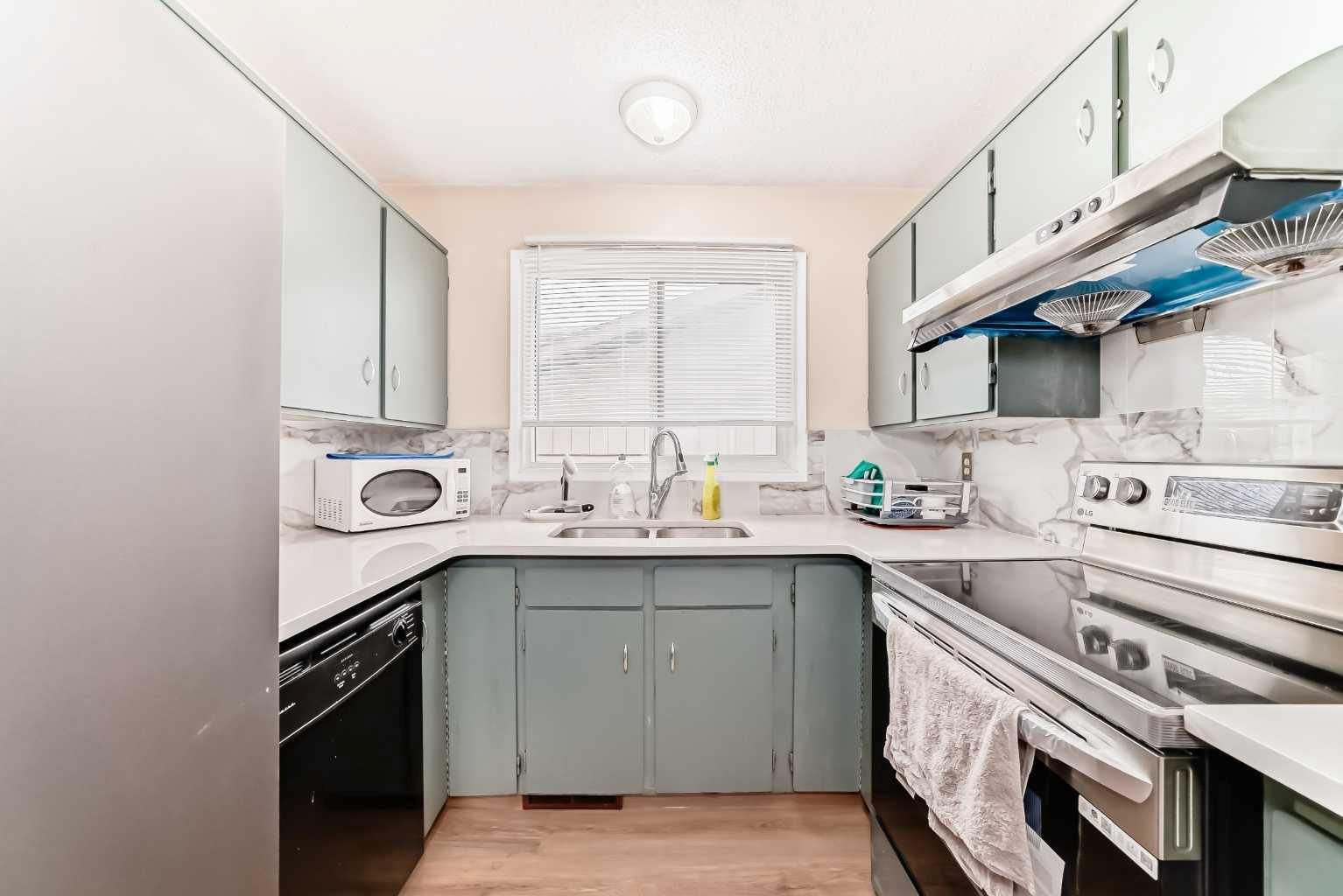 105 Berwick Drive NW