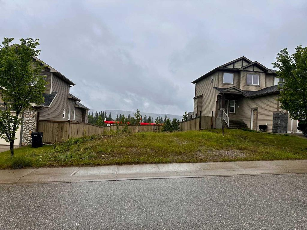 Photo of 103 Lupin Way, Hinton, AB T7V 0B2 (MLS # A2319510)