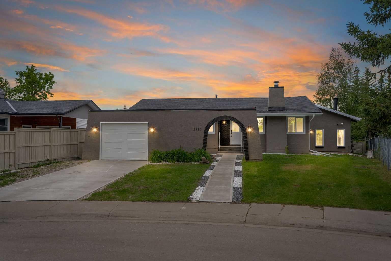 2930 Oakmoor Crescent SW