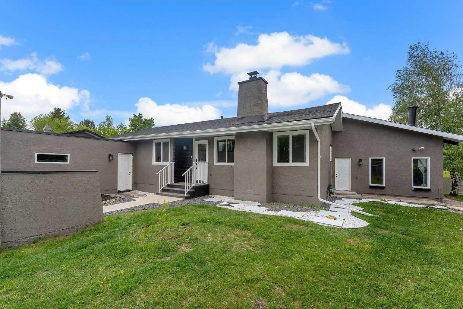 2930 Oakmoor Crescent SW