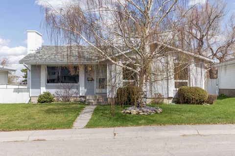 Photo of 7720 Hunterquay Road NW, Calgary, AB T2K 4T8 (MLS # A2308100)