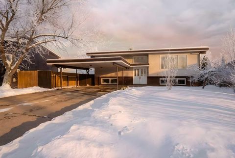 13 Primrose Place N Lethbridge AB T1H 4K1