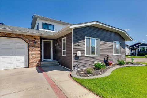 Photo of 4804 44 Street, Innisfail, AB T4G 1M7 (MLS # A2313383)