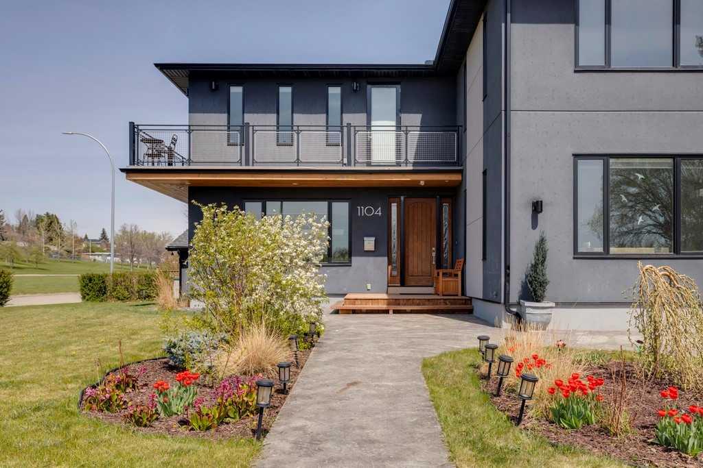 1104 Trafford Drive NW