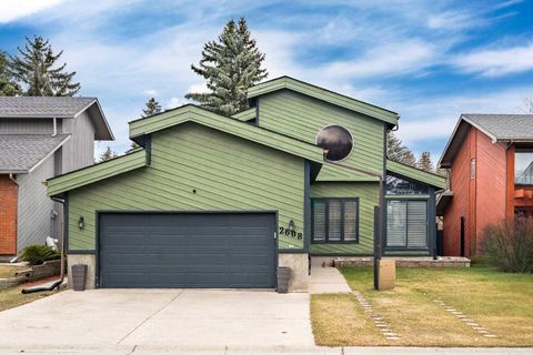 Photo of 2608 Deer side Drive SE, Calgary, AB T2J 6A3 (MLS # A2310683)