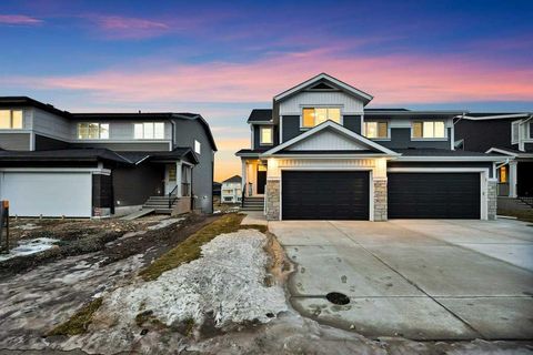 Photo of 561 Chelsea Gardens, Chestermere, AB T1X 2V4 (MLS # A2280508)