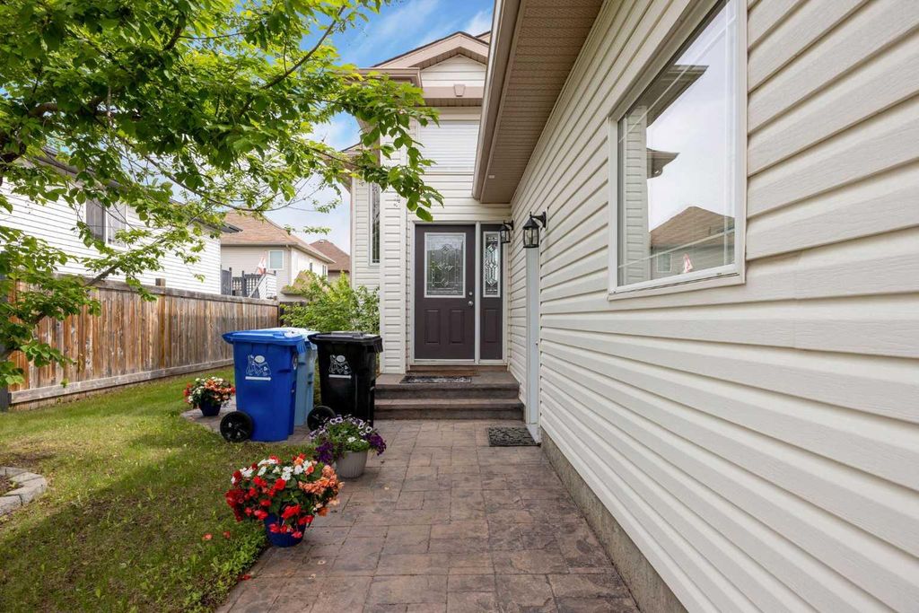 Photo of 299 Pacific Crescent, Fort McMurray, AB T9K 0G5 (MLS # A2321282)