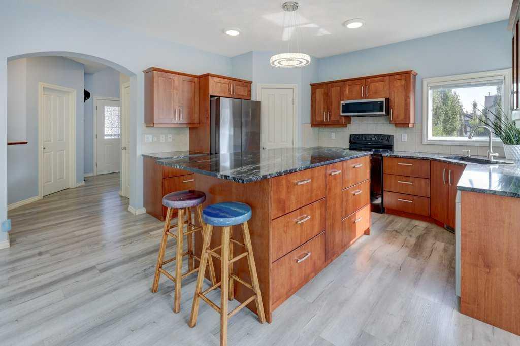 242 Crystal Green Point