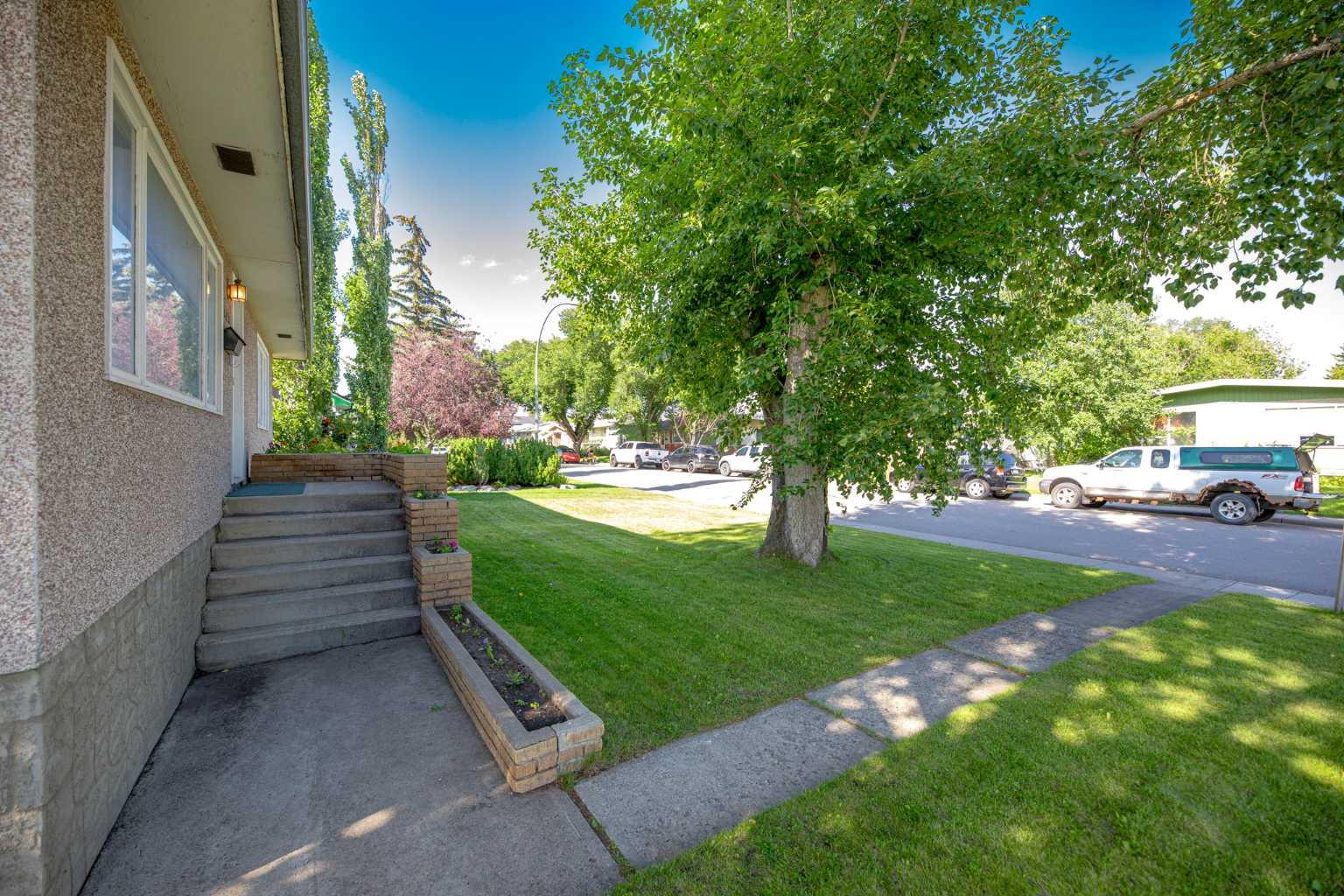 1141 43 Street SW