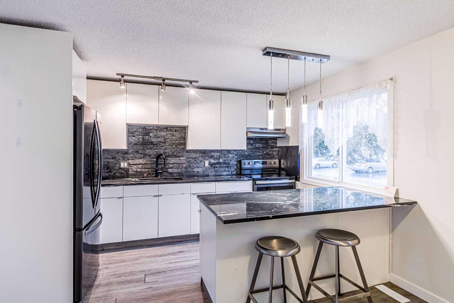 212 Georgian Villas NE