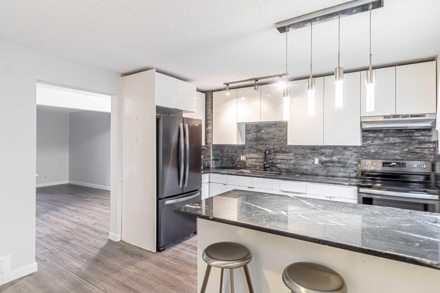 212 Georgian Villas NE