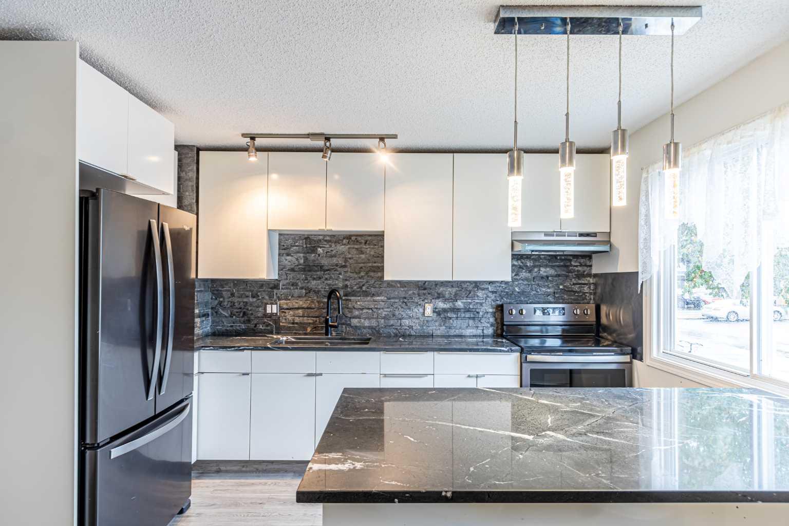 212 Georgian Villas NE