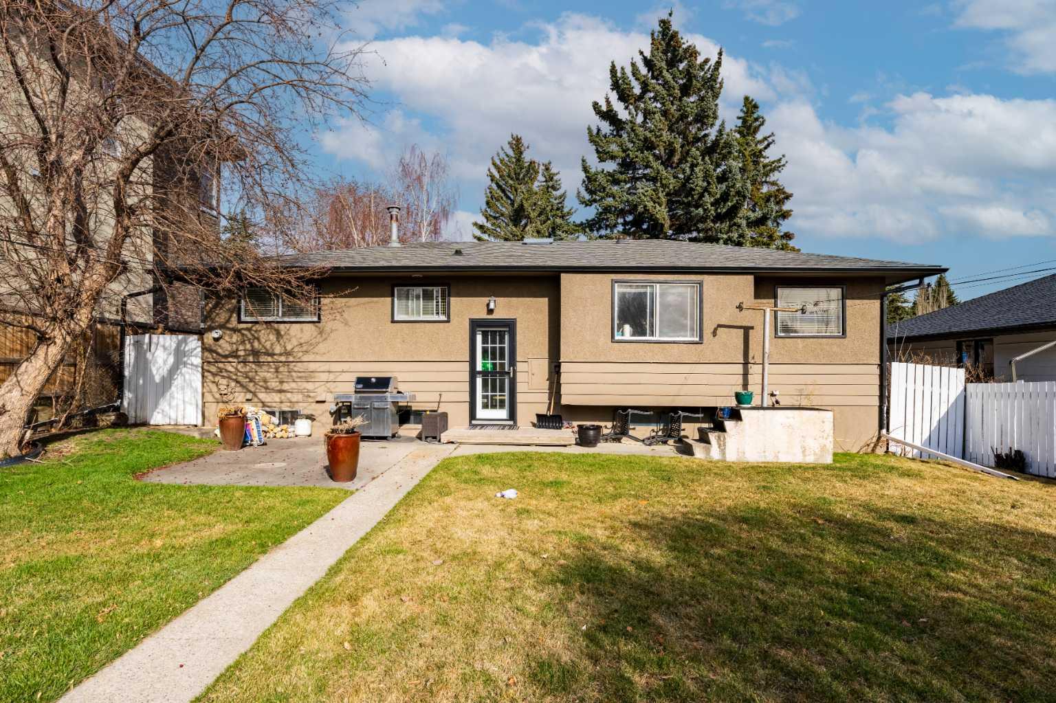 15 Roselake Street NW