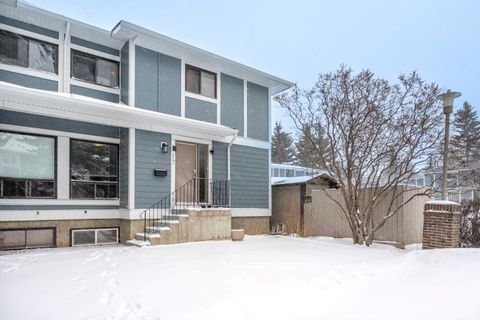 2210 Oakmoor Drive SW 17 Calgary AB T2V 4R4