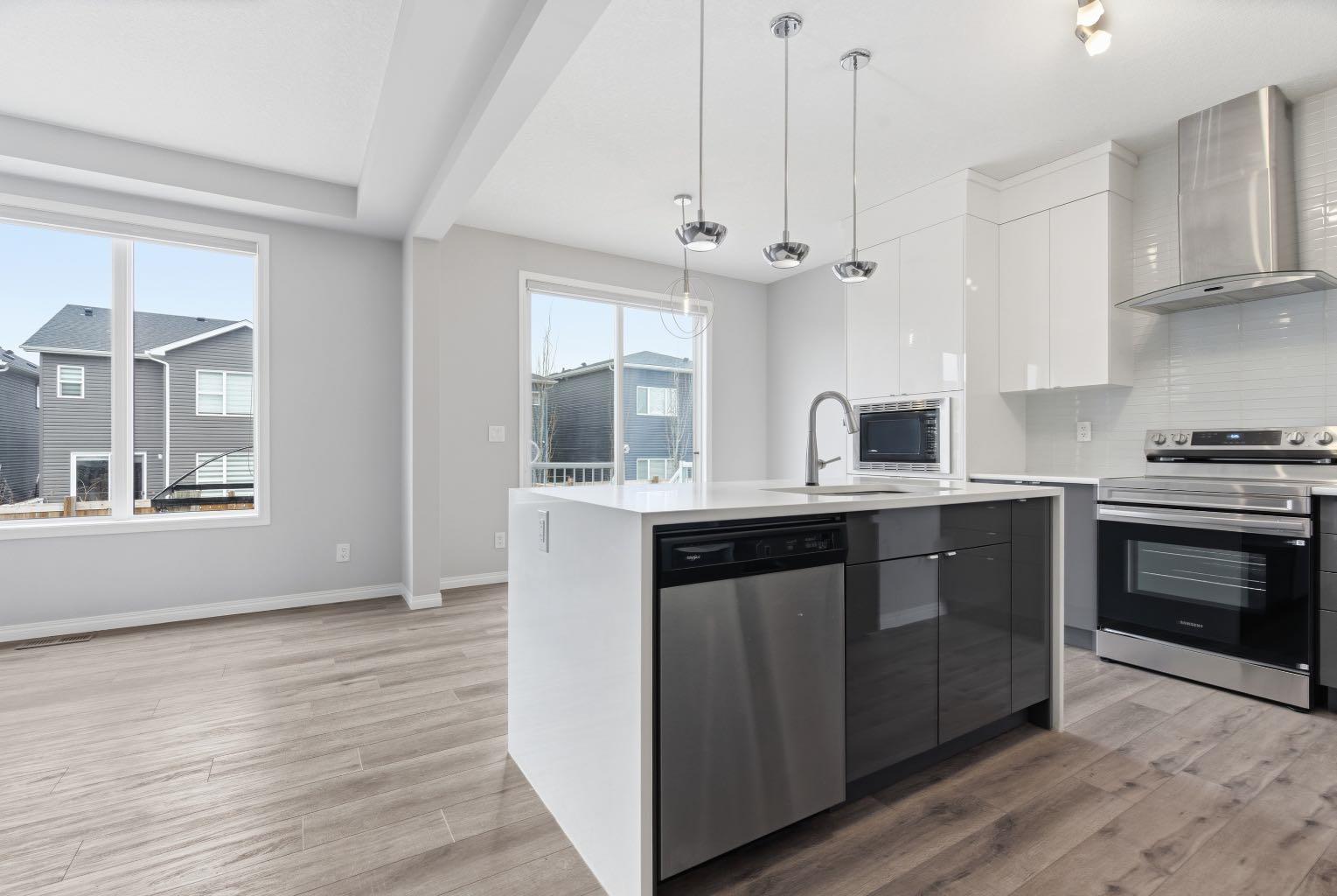 127 Carrington Crescent NW