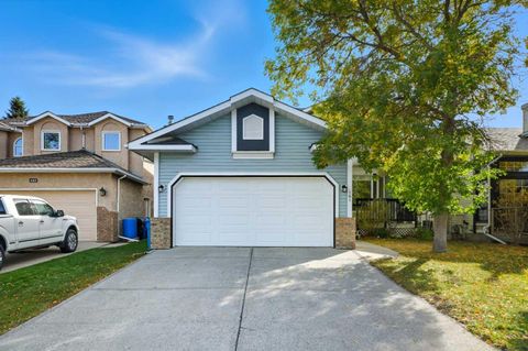 Photo of 161 Douglasbank Way SE, Calgary, AB T2Z 1V7 (MLS # A2262637) Photo of 161 Douglasbank Way SE, Calgary, AB T2Z 1V7 (MLS # A2262637)