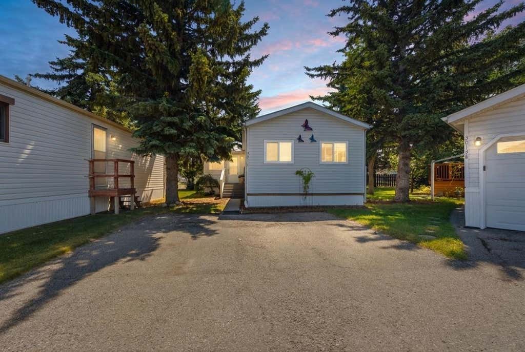 Photo of 3011 Burroughs Manor NE, Calgary, AB T1Y 6K1 (MLS # A2326628)