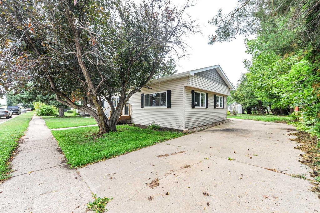 Photo of 4818 47 Street, Killam, AB T0B 2L0 (MLS # A2337738)