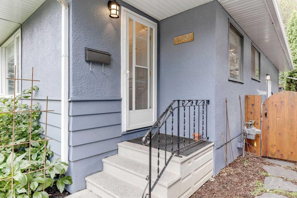 Photo of 1333 Rosehill Drive NW, Calgary, AB T2K 1M3 (MLS # A2302742)