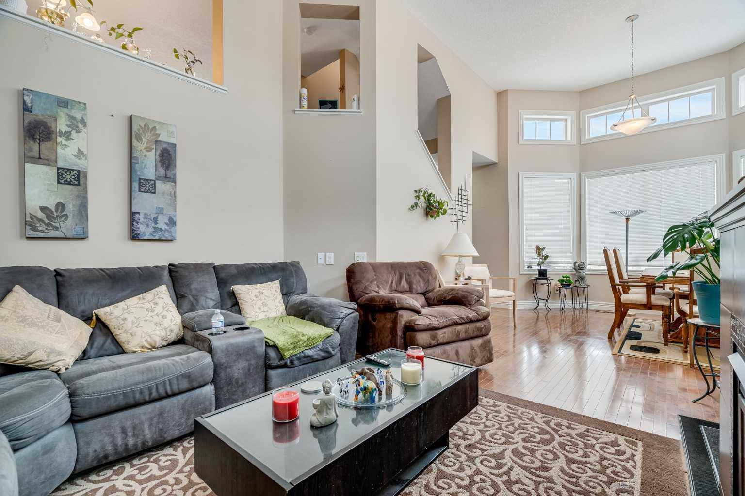 3 Royal Oak Plaza NW