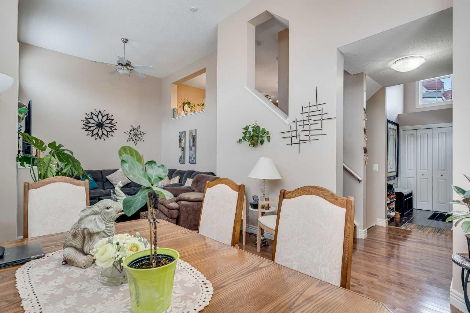 3 Royal Oak Plaza NW