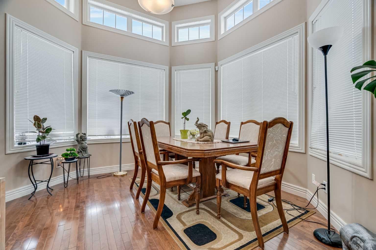 3 Royal Oak Plaza NW