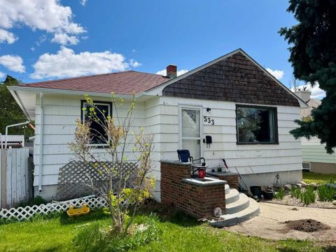 533 23 Street S Lethbridge AB T1J 3M9