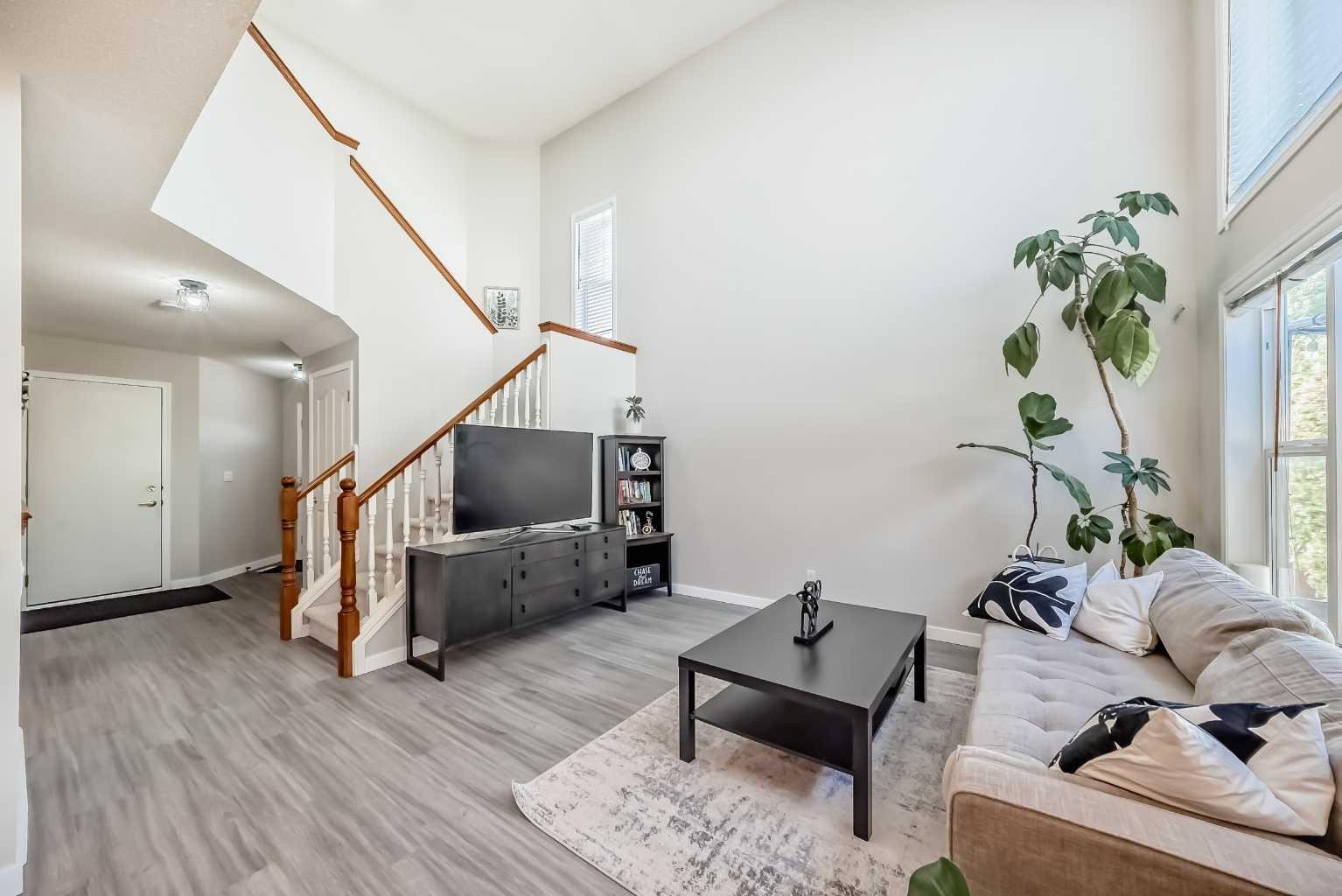 202 Bridlewood Court SW