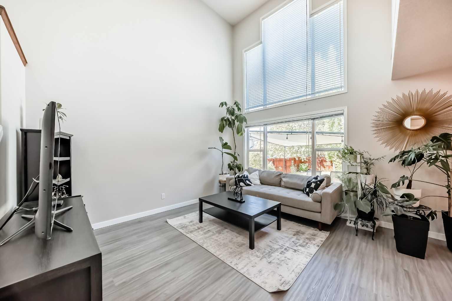 202 Bridlewood Court SW