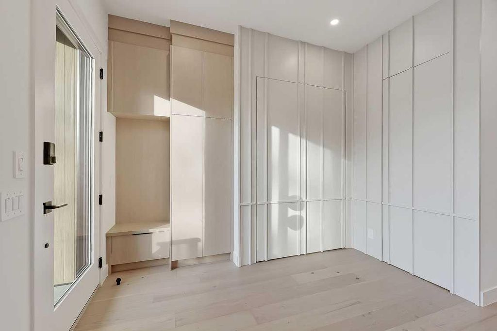 Photo of 2216 35 Street SW, Calgary, AB T3E 2X8 (MLS # A2286277)