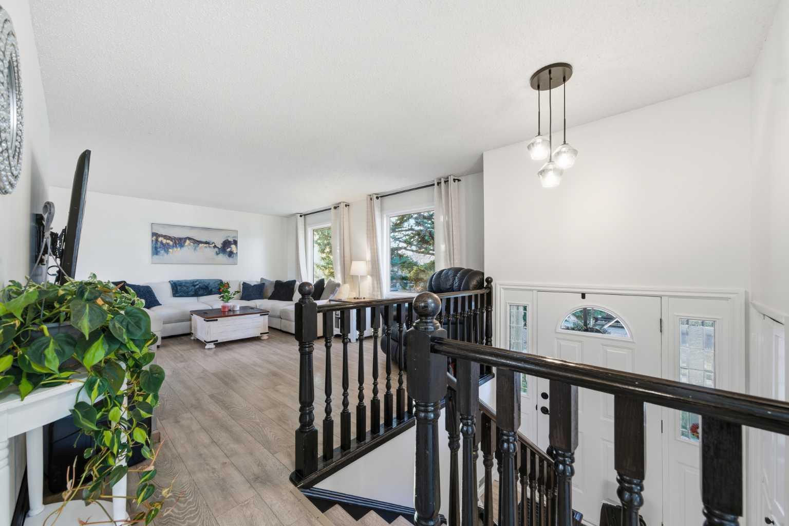 67 Lake Sylvan Close SE