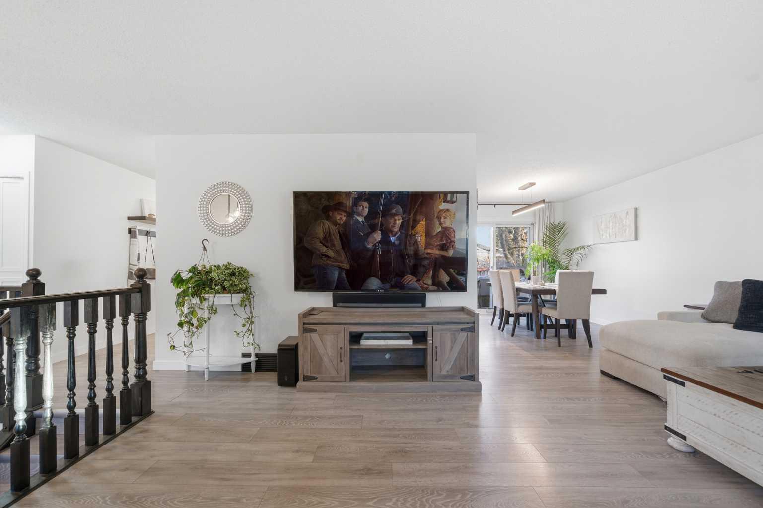 67 Lake Sylvan Close SE