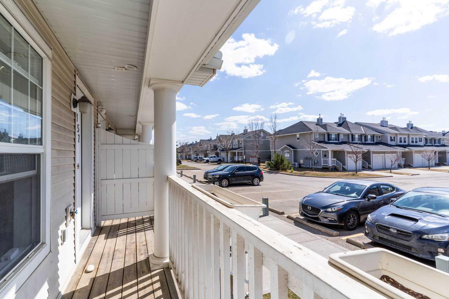 157 Country Village Manor NE