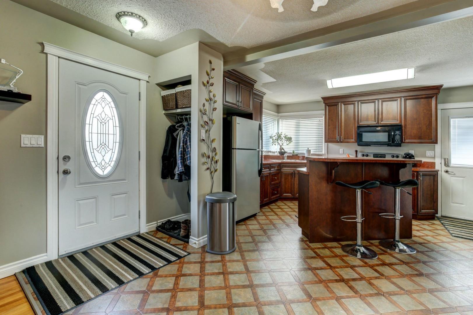 909 Riverside Drive E