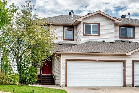 Photo of 142 Quigley Close, Cochrane, AB T4C 1S4 (MLS # A2321780)