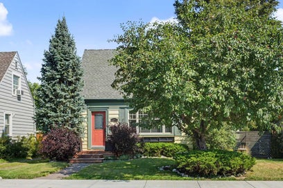 434 19 Street NW Calgary AB T2N 2J1