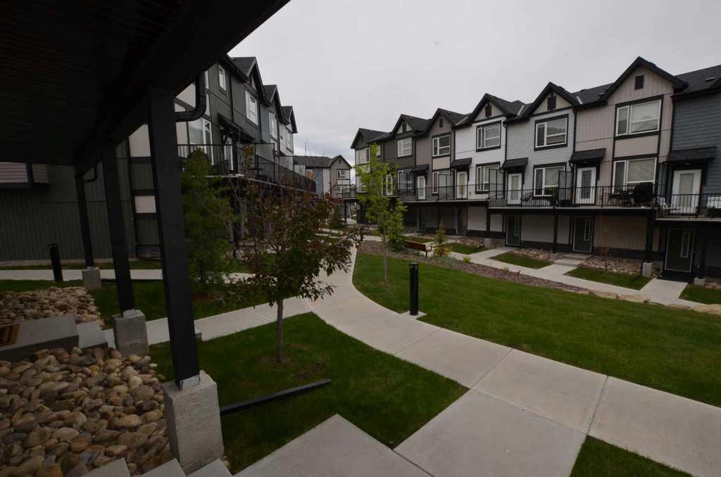 Photo of 16 Evanscrest Park NW #106, Calgary, AB T3P 1R3 (MLS # A2321788)