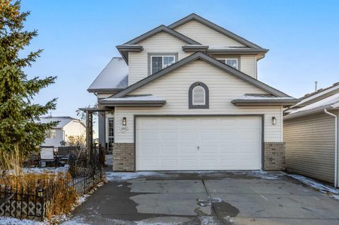 60 Tuscarora Way NW Calgary AB T3L 2G9