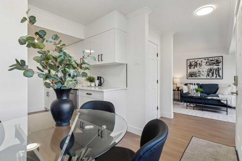 1055 72 Avenue NW 21 Calgary AB T2K 5S4