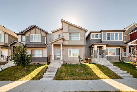 215 148 Avenue NW Calgary AB T3P 1N1